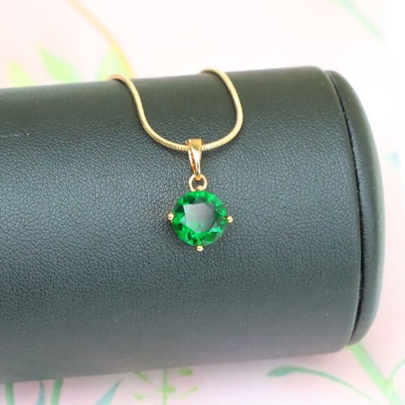 "Elegant Green Pendant with Gold Plated Finish for Chic Everyday Style, XPPT1667 - Picture 3 of 13